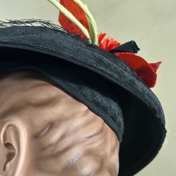 HEAVENLY 1950s\' BLACK STRAW CARTWHEEL HAT + VEILING + RED FABRIC FLOWERS main image 5